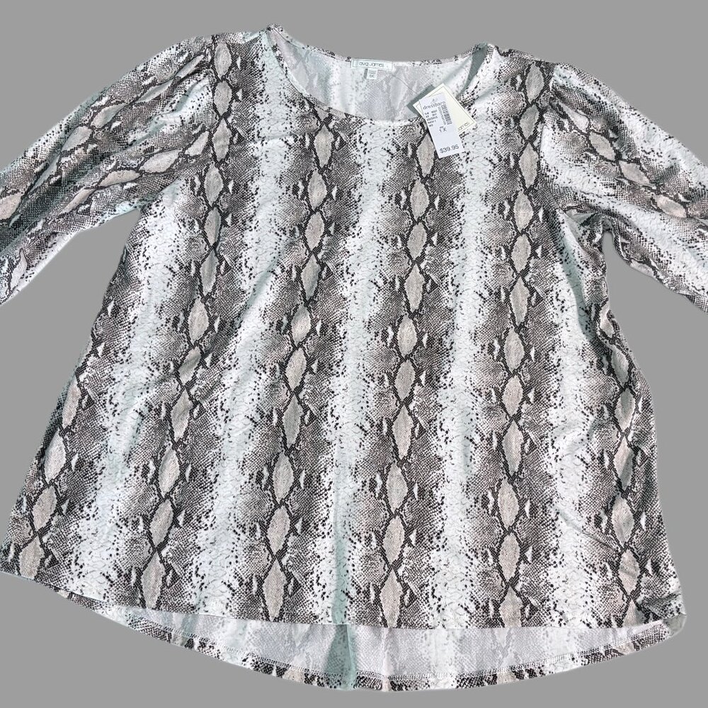 Snakeskin Print 3/4 Sleeves  Size XL